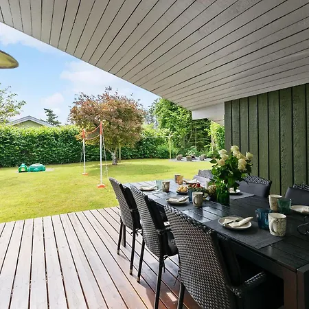 4 Bedroom Awesome In Σπίτι διακοπών *