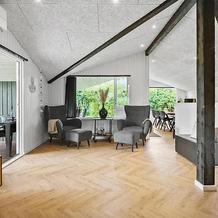 Σπίτι διακοπών 4 Bedroom Awesome In *