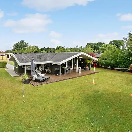 Σπίτι διακοπών 4 Bedroom Awesome In Otterup