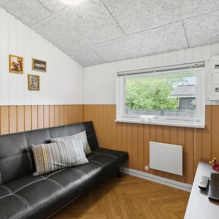 4 Bedroom Awesome In Ferienhaus *