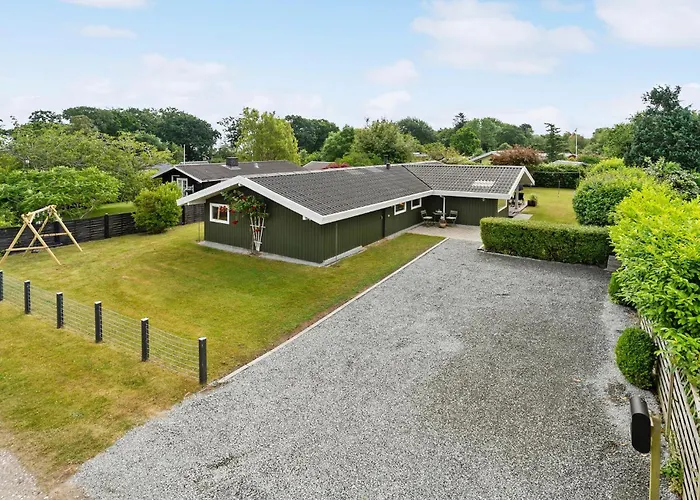4 Bedroom Awesome In Feriehus