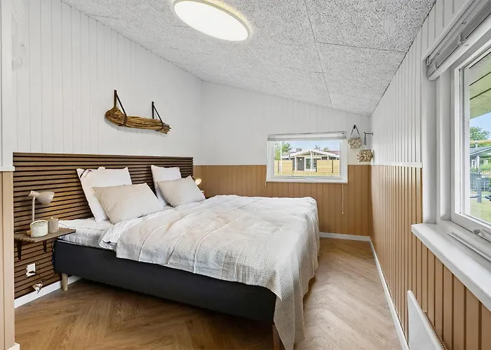 4 Bedroom Awesome In Feriehus